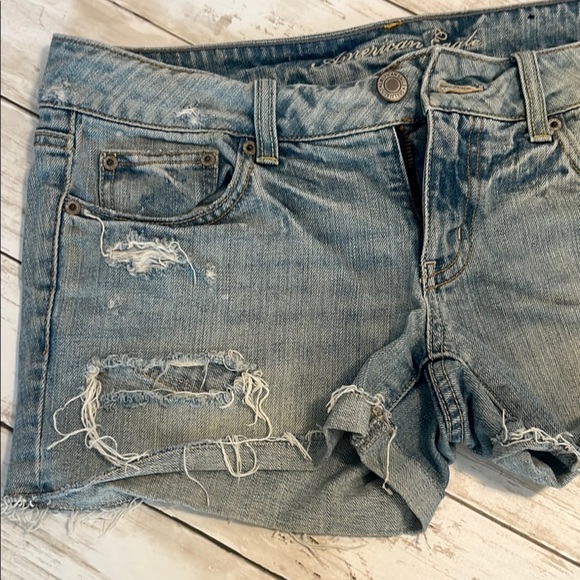 American Eagle 🦅 Outfitters Distressed Denim Women Shorts Size 8 - Picture 5 of 10